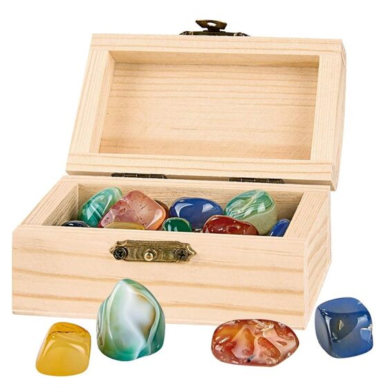 Pirātu koka dārgumu lāde ar akmeņiem un kristāliem dekorācija ballītēm